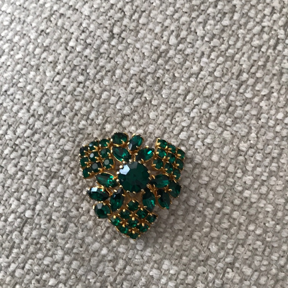 Elegant Green and Gold Women's Ring